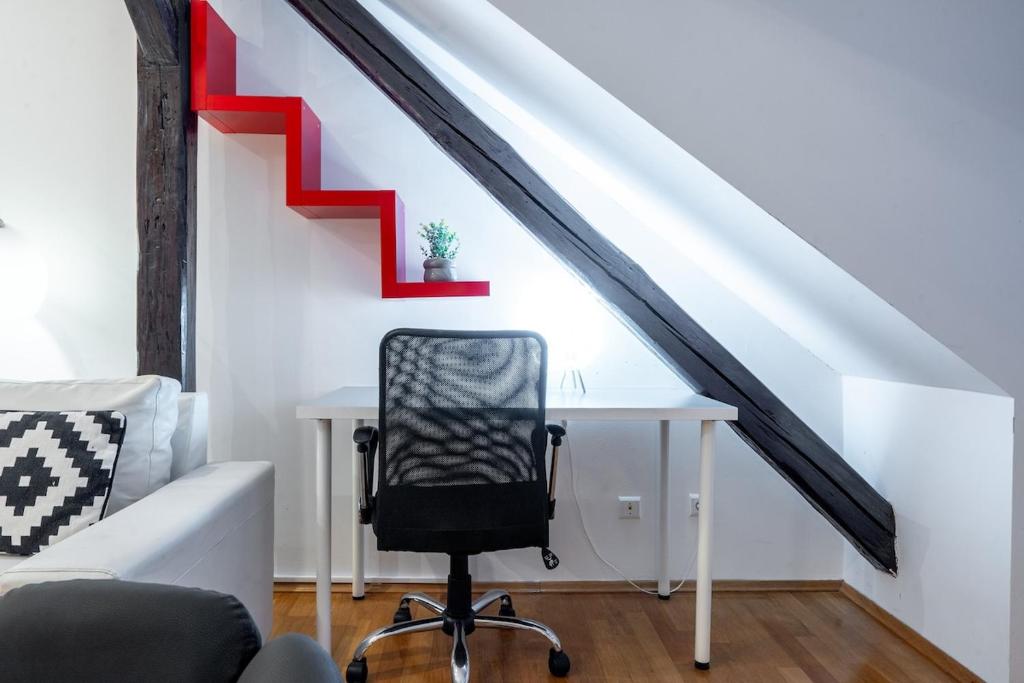 Modern Apartment Centrally Located 5
