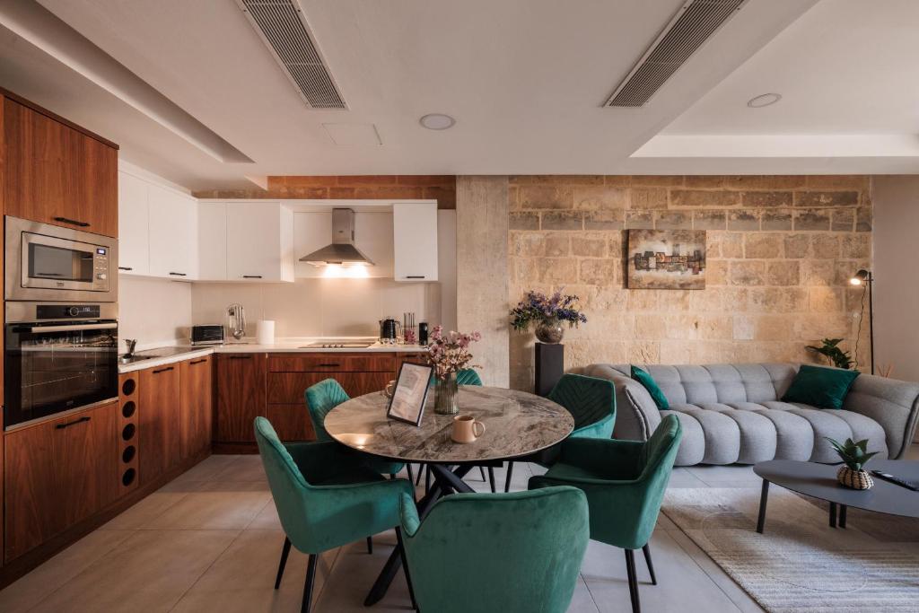 Stunning 2-Bed Apartment in Heart of Valletta 4