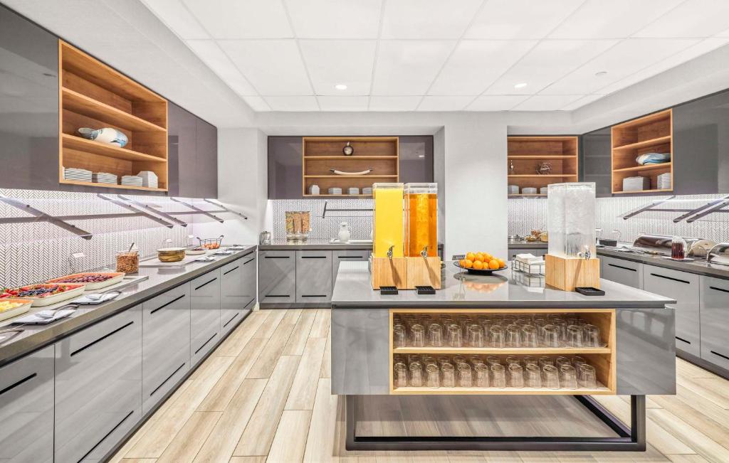Hyatt Place Houston Medical Center Image