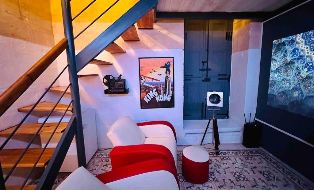 Cinema studio apartment in Valletta 5