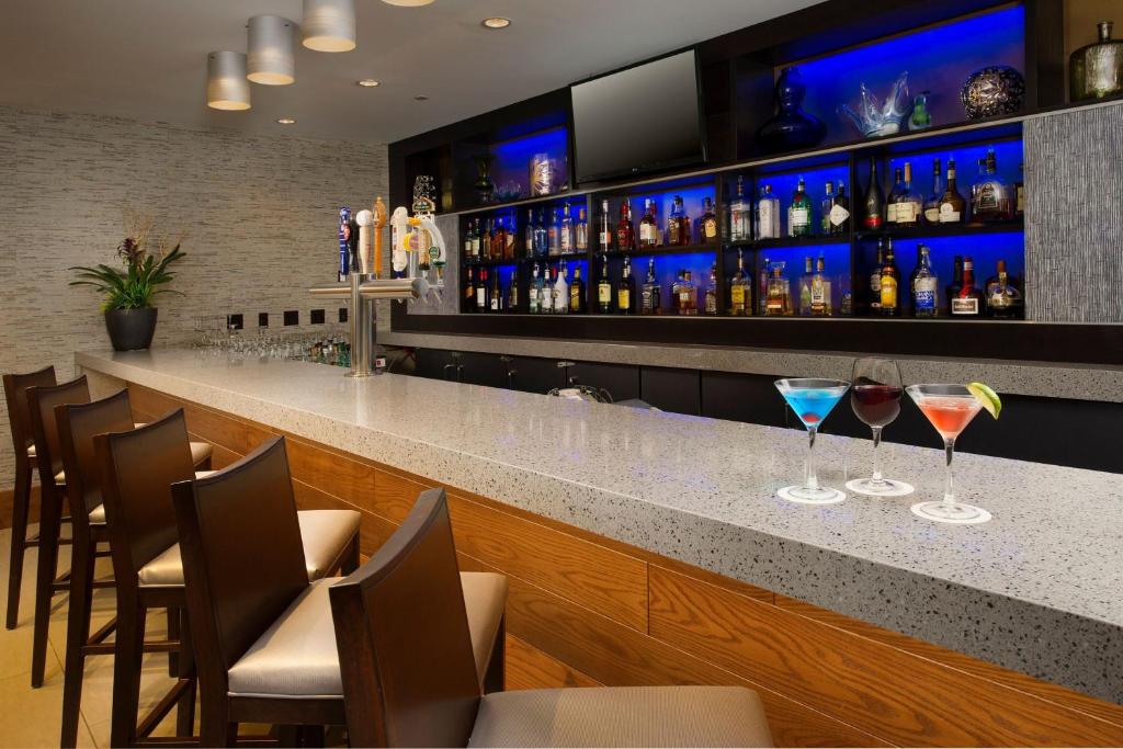 Skybridge Seattle Airport Hotel Image