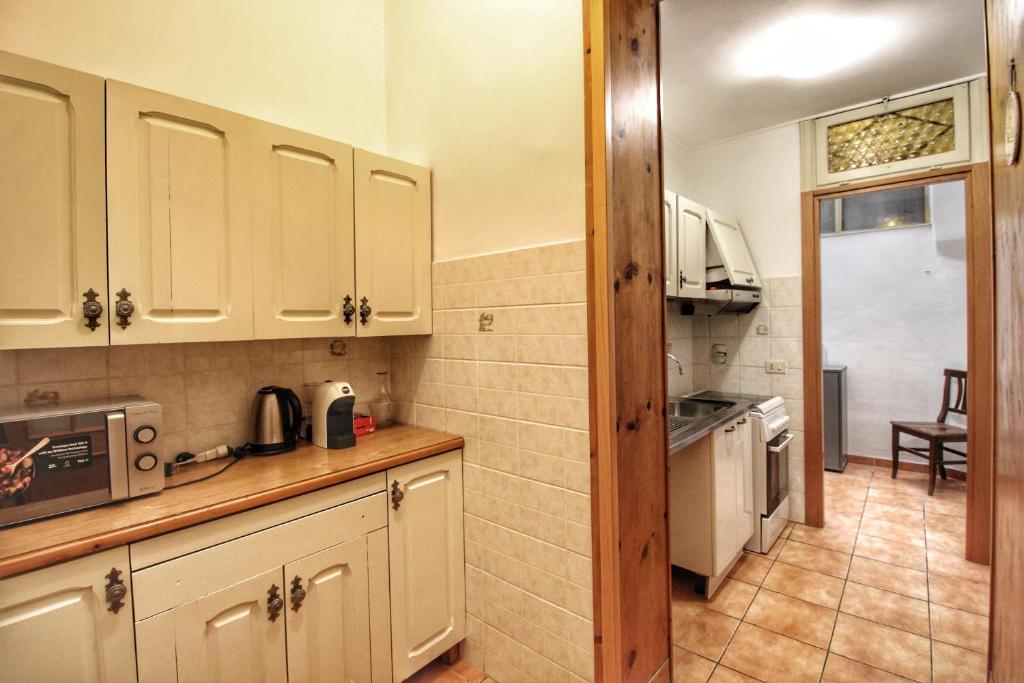 Biscione Large Apartment - Campo de Fiori by YourHost 4
