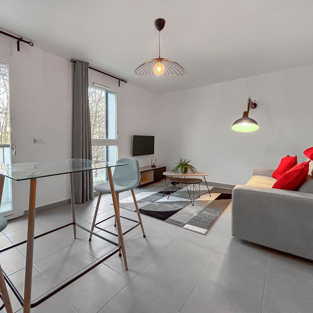 Studio Lumineux Avec Balcon 8