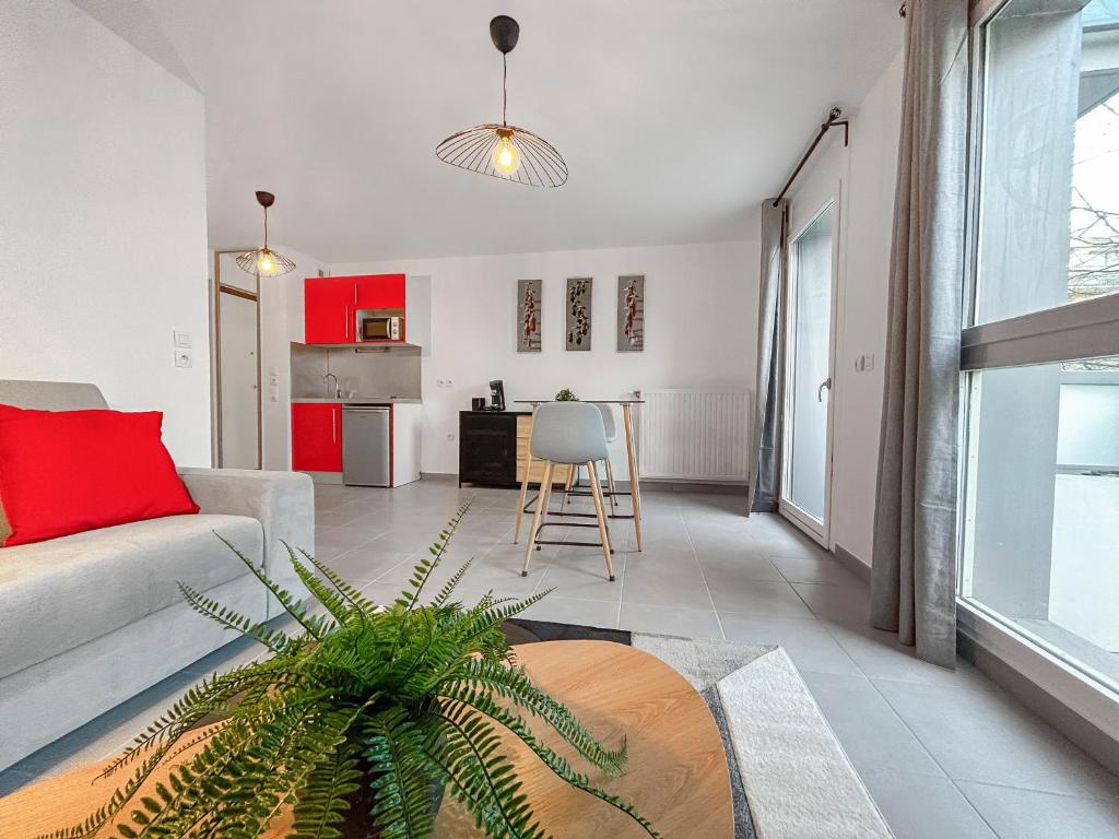 Studio Lumineux Avec Balcon 7