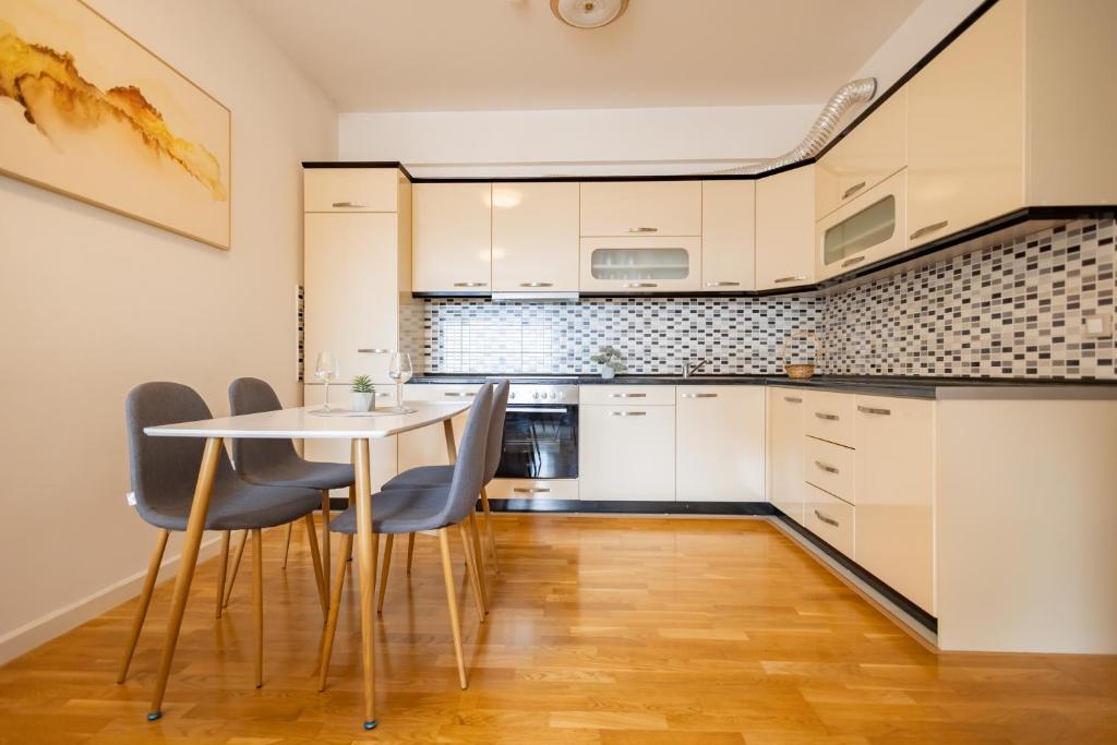 Prishtina City Apartments 2 5