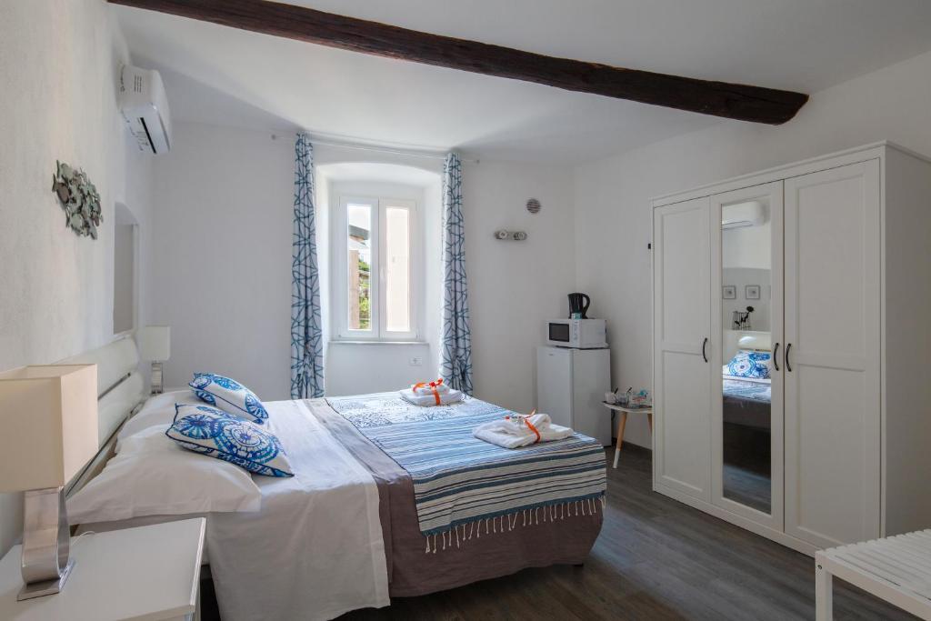 Atena room