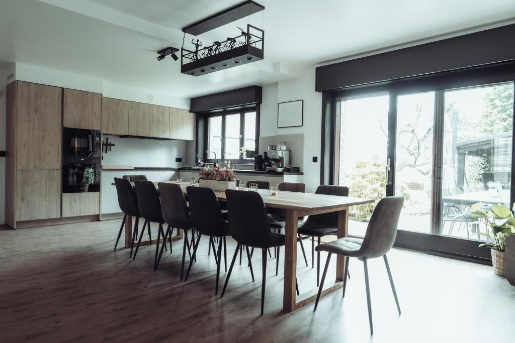 Arrivée - 5-Star Luxury Sports-Inspired Holiday House 6