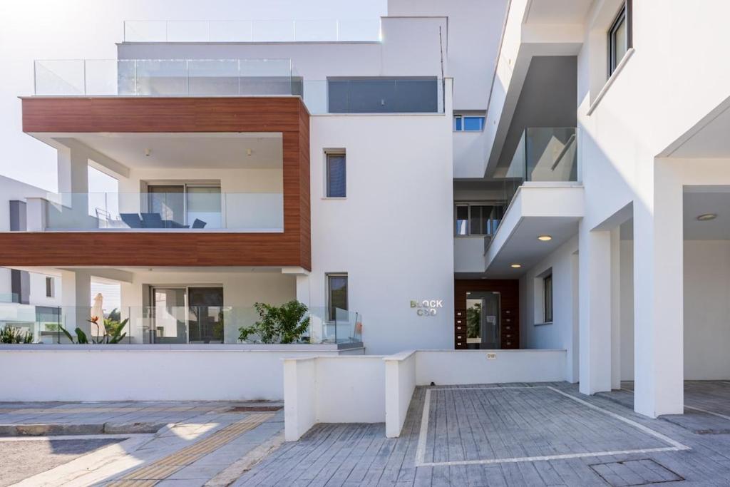 Valleria - 2 BR Apartment W Pool in Larnaca 7