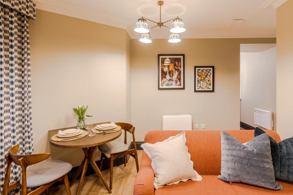 Pembroke House I Your Apartment 4
