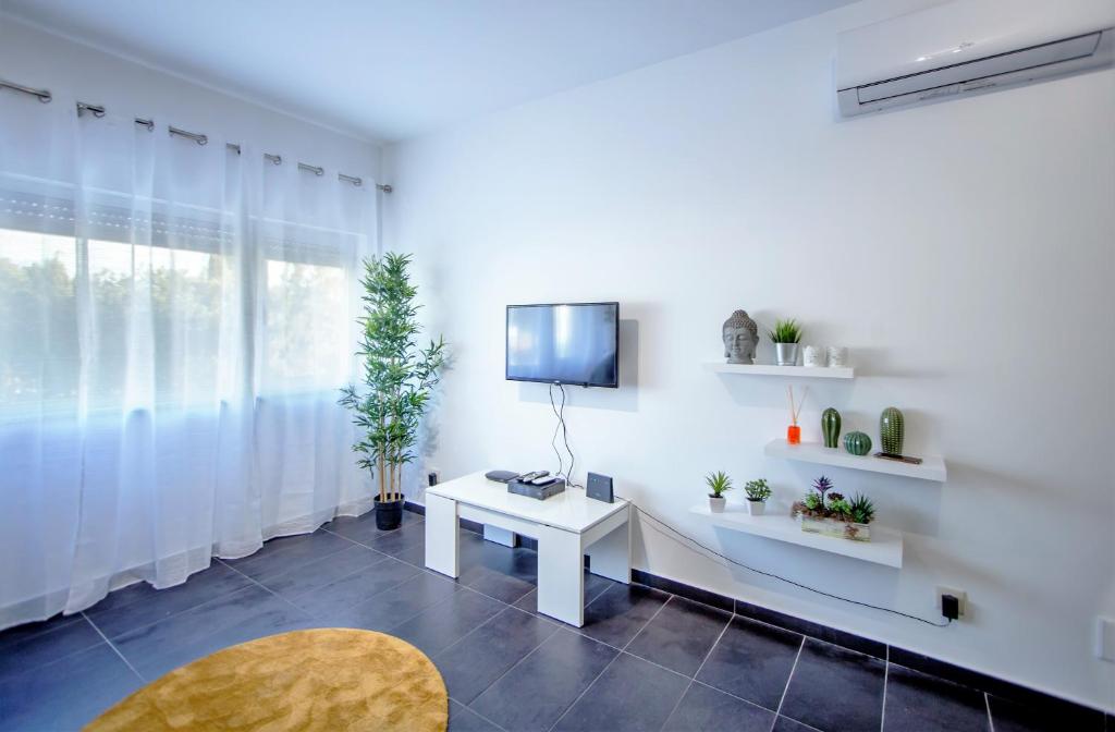 Beach Side Apartment 6