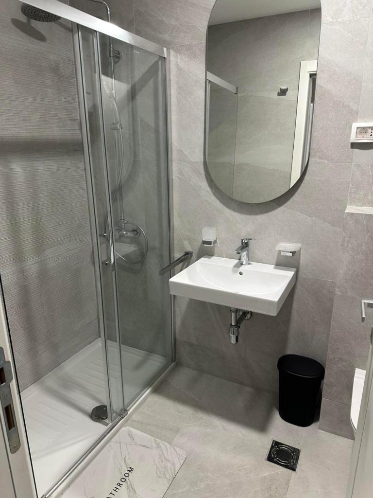 Stylish one bedroom apartment Central Point with -GARAGE 5 EUR PER DAY 3