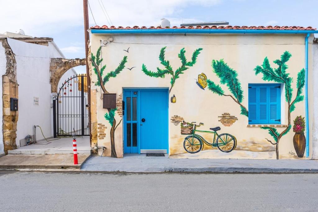 Blue Haven - 2-BR Artistic Escape in Larnaca 6