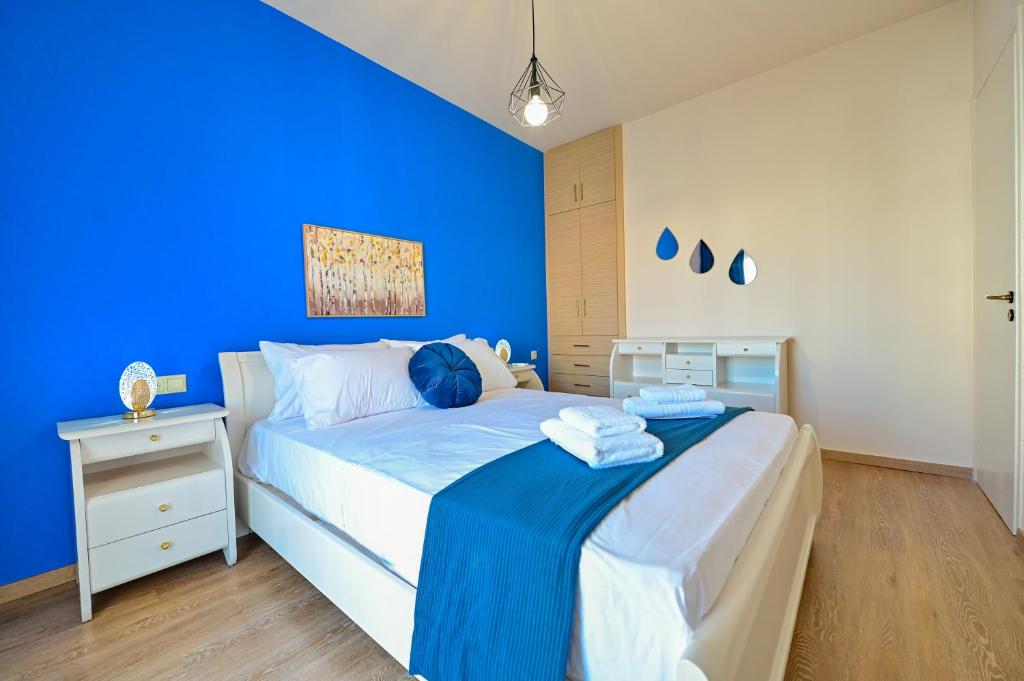 Royal Blue Central House "by Checkin" 7