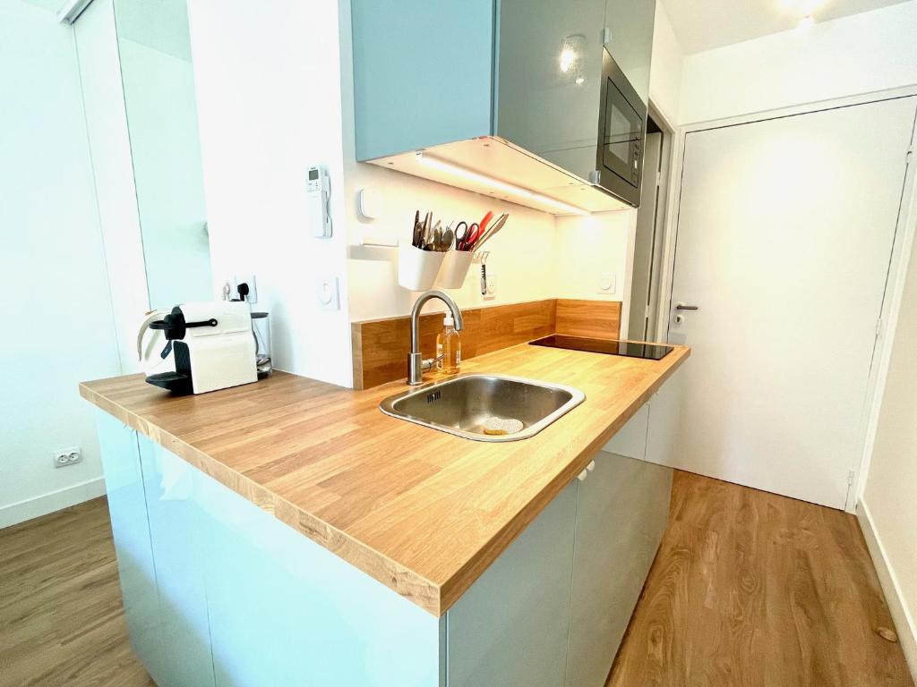 Modern Studio Pool Monaco Area 7