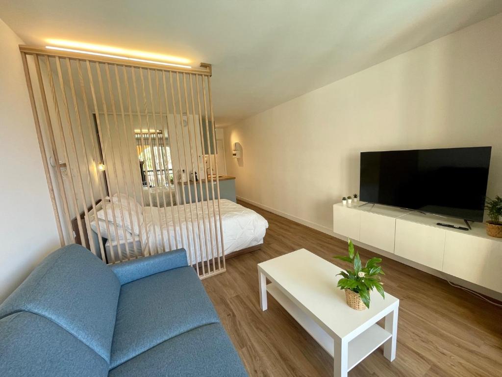 Modern Studio Pool Monaco Area 5