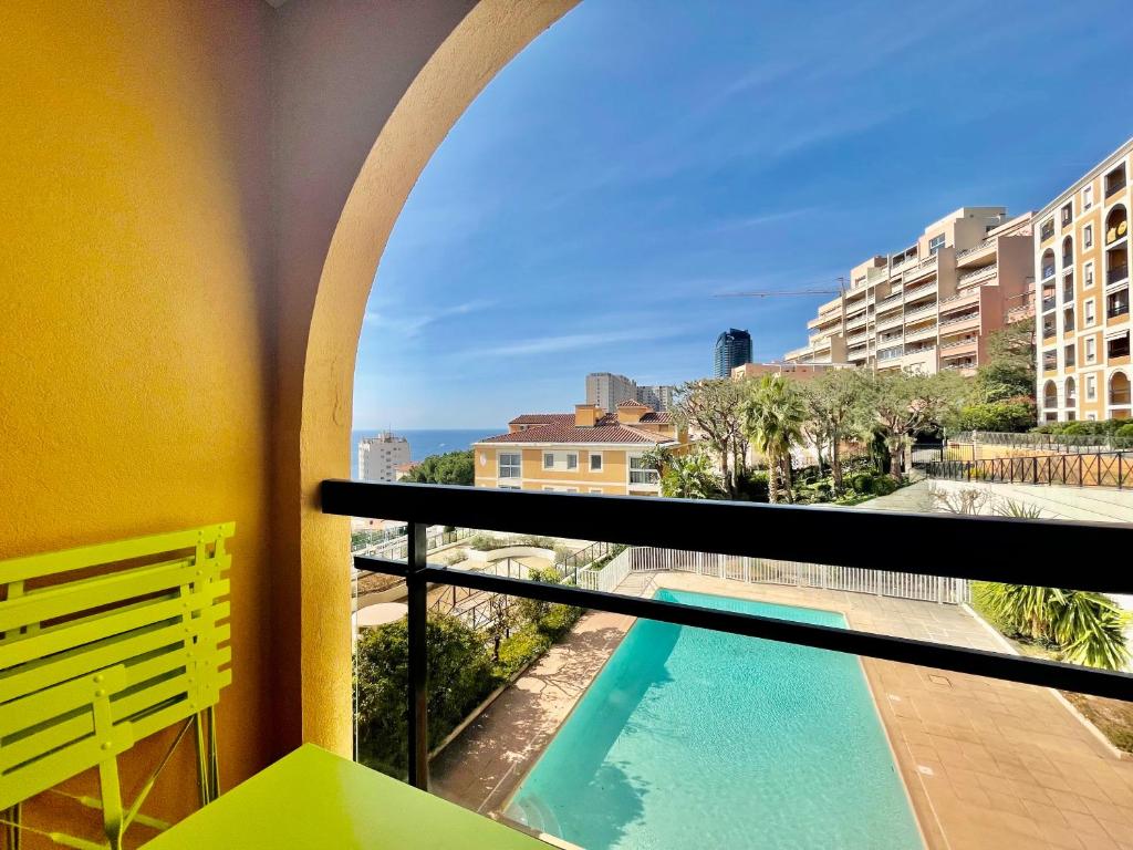 Modern Studio Pool Monaco Area 3