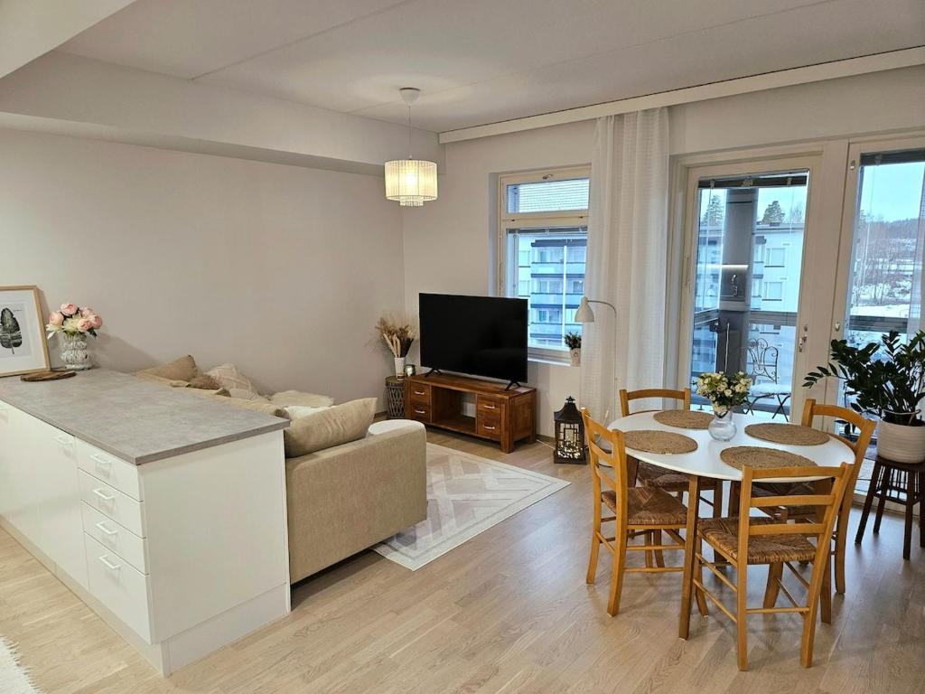 Stylish top floor ap, with private parking, next to a tram stop 2