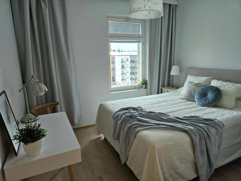 Stylish top floor ap, with private parking, next to a tram stop 3