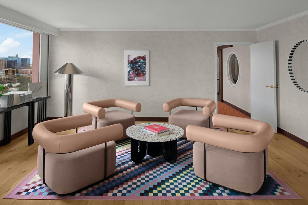 Downright Austin, A Renaissance Hotel Image