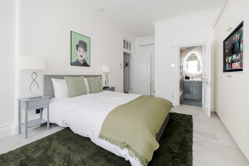 LONDONERS - It's South Ken, Darling! 2