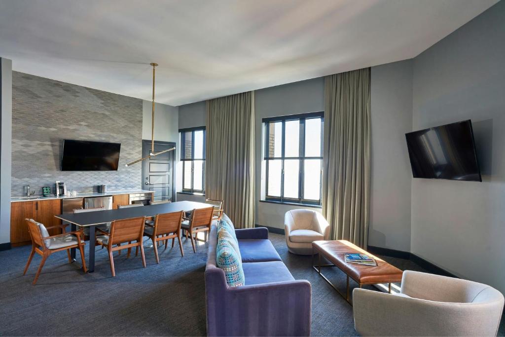 Renaissance Saint Elm Dallas Downtown Hotel Image