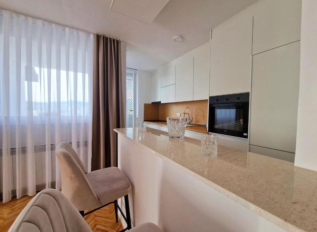 Avdina Luxury Apartment 4