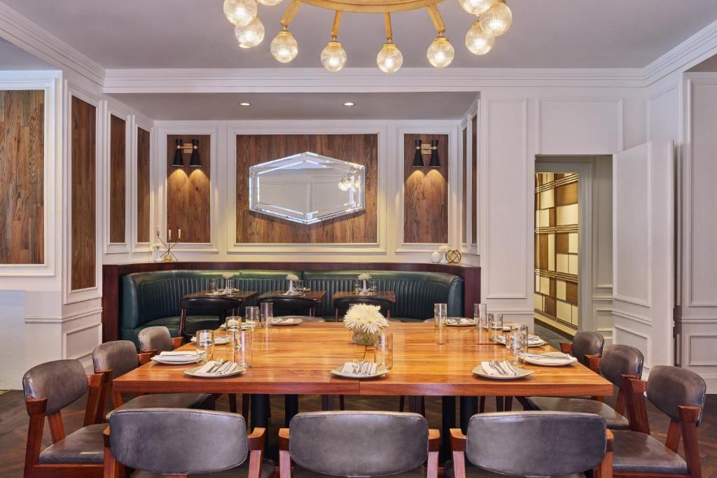 Le Meridien Indianapolis Image