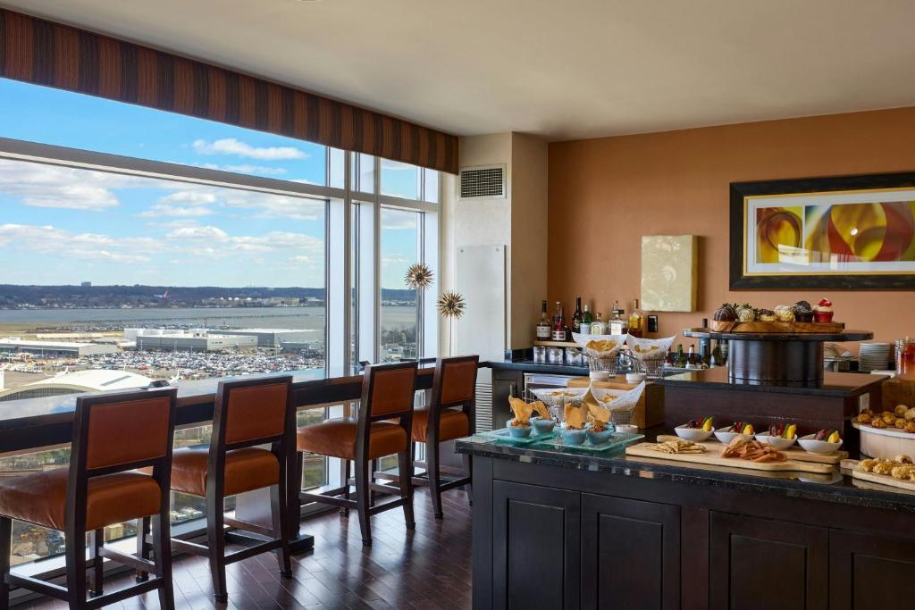 Renaissance Arlington Capital View Hotel Image