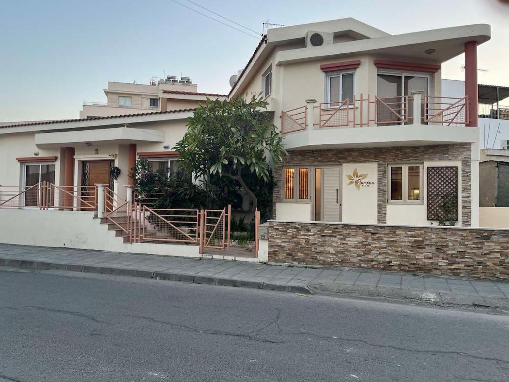Plumeria Place Bright and spacious studio 6