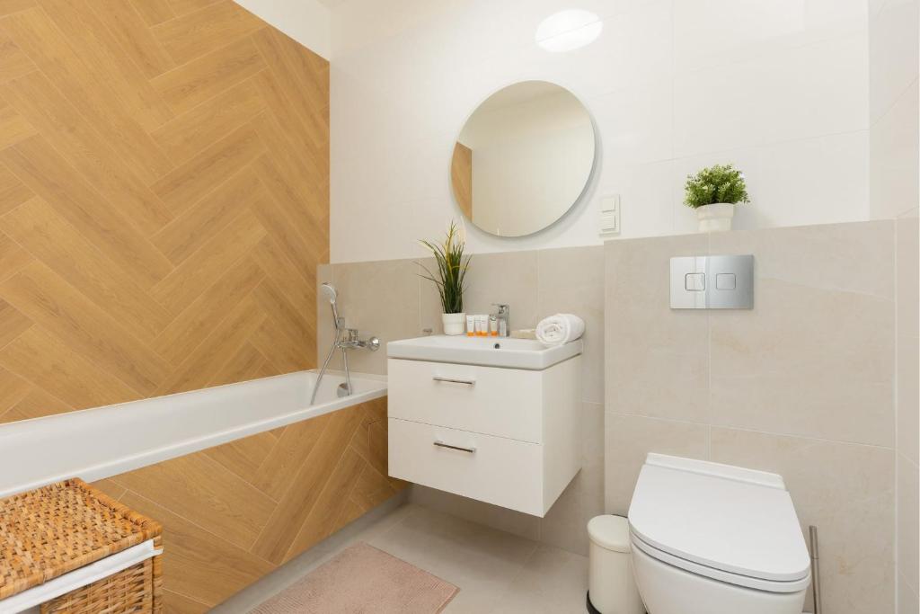 Stylish Apartment Zdziechowskiego with Parking & Home Office by Noclegi Renters 7