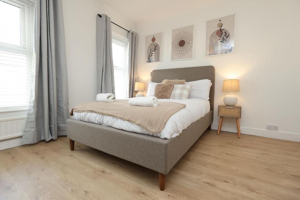 The Central Stay - 5 minute walk to Cardiff Centre, up to 6 people 1