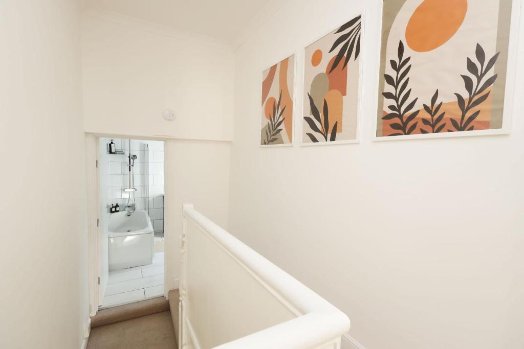 The Central Stay - 5 minute walk to Cardiff Centre, up to 6 people 3