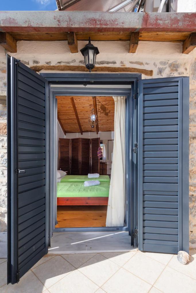 Olive Valley Traditional House 4