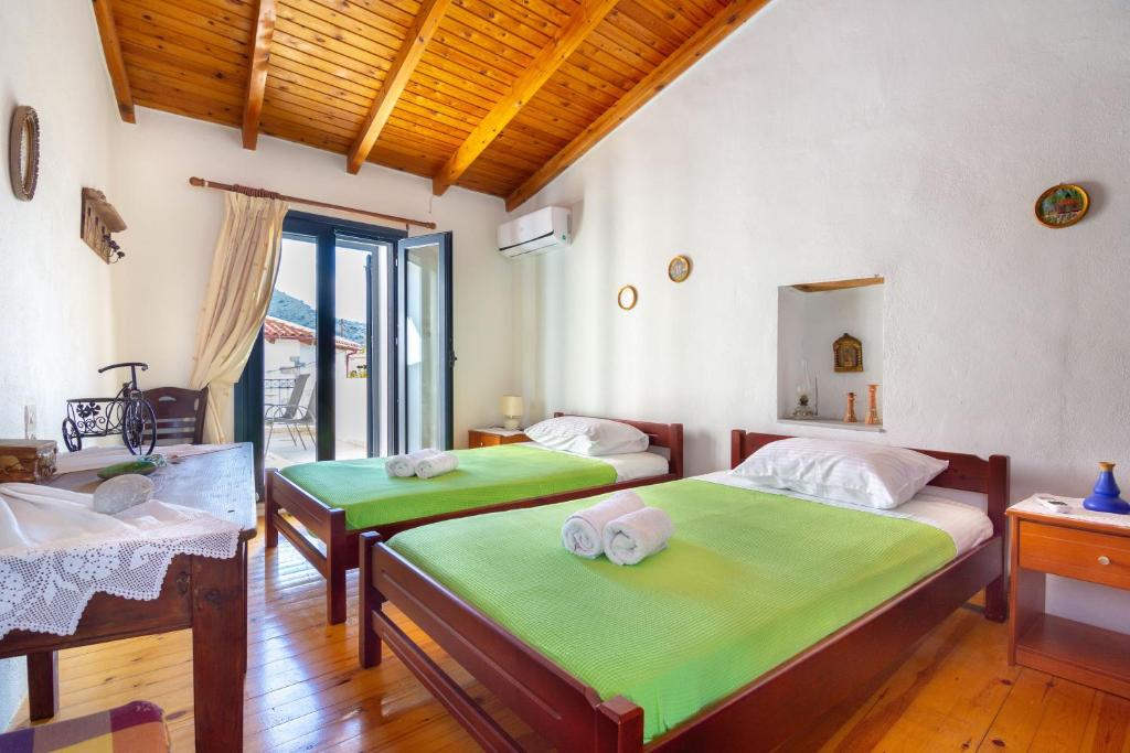 Olive Valley Traditional House 6