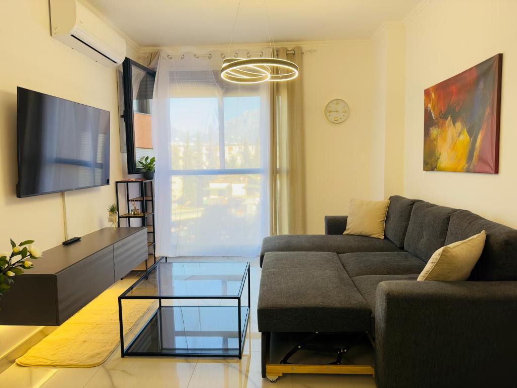 Tirana - GGpremiumstays deluxe - 2 double bedrooms luxury apartment with balcony 4