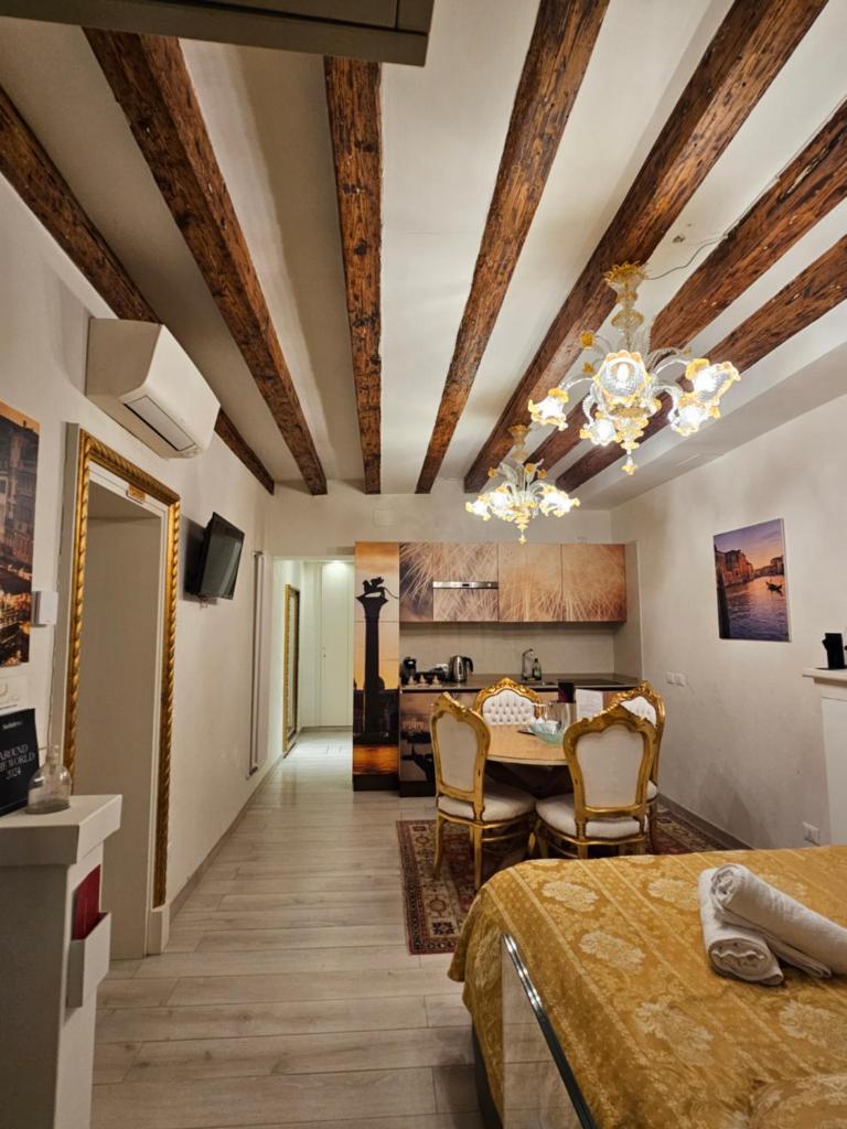La Residenza di Carlo close to Piazza San marco 4
