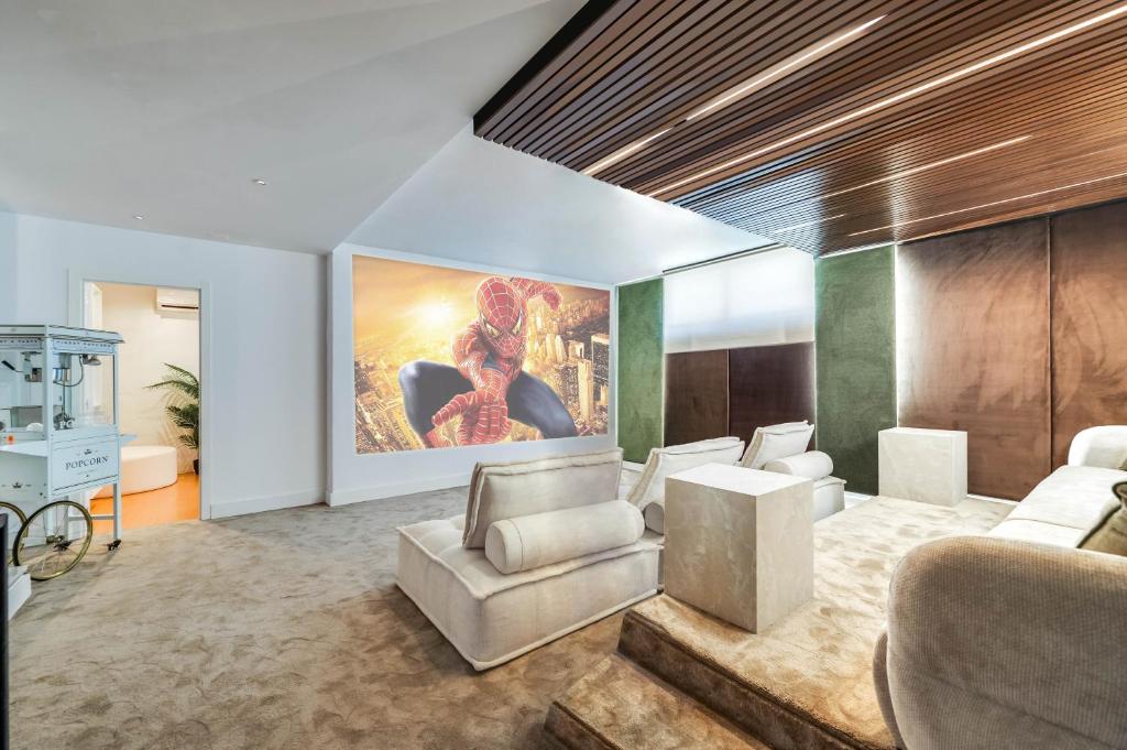 VACATION MARBELLA I Sunny Camelia Villa Heated pool, Recently Renovated, Best Residential Neighborhood in Benalmadena, Short walk to the beach, Cinema Room 3
