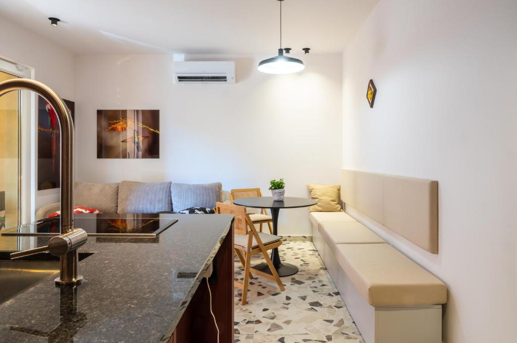 City and beach luxury residence 4