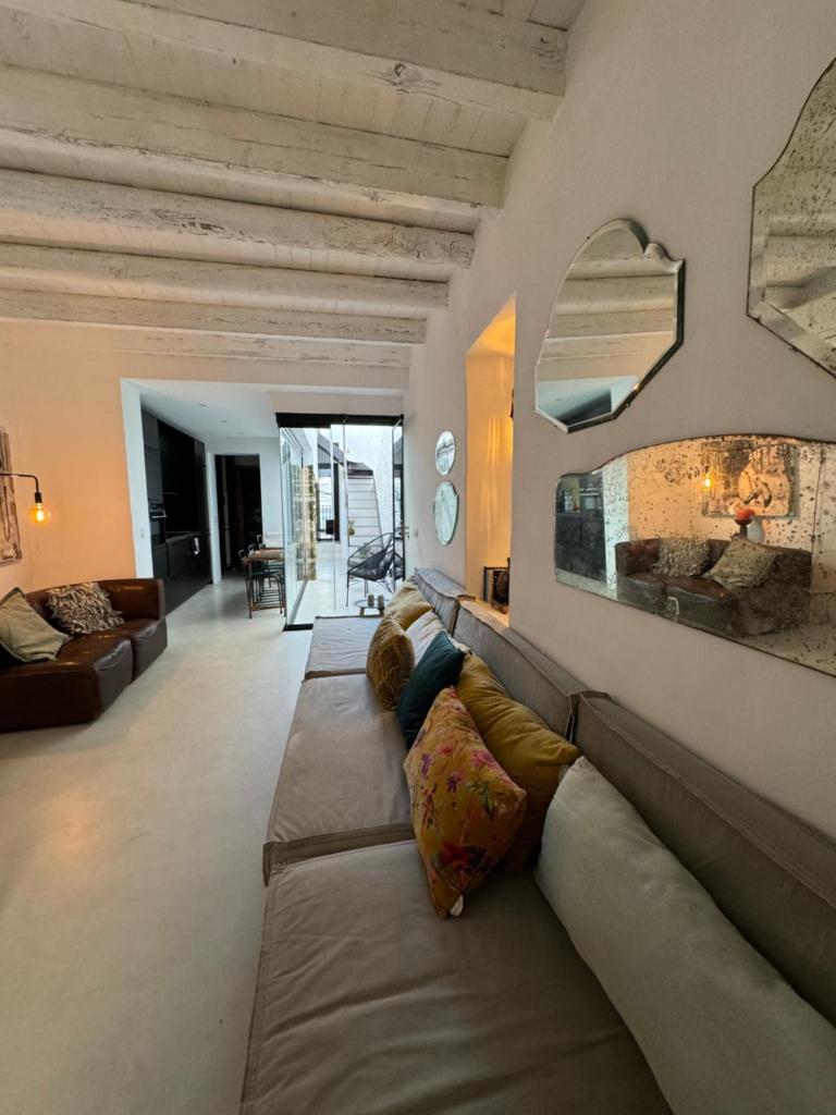 Unique Townhouse with rooftop pool