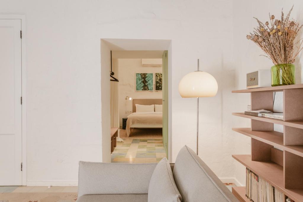 SCALA by Valletta Vintage 6