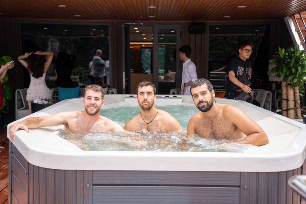 Hồng Quảng Hotel Cát Bà