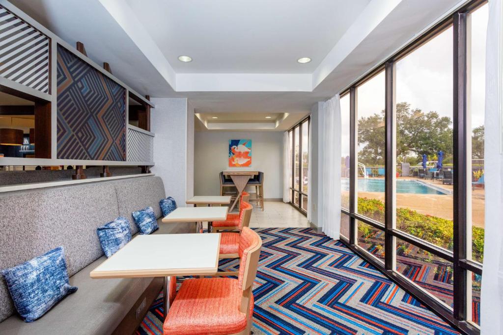 Hampton Inn Orlando-International Airport Image