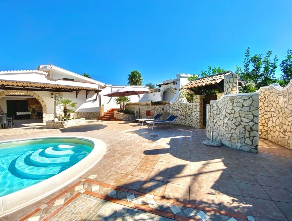 Photo de la galerie de l'établissement Villa Francesca Private Pool, à Fontane Bianche