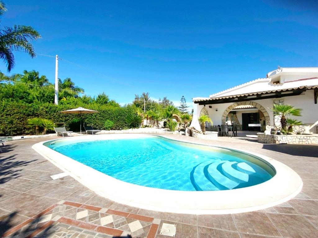 Photo de la galerie de l'établissement Villa Francesca Private Pool, à Fontane Bianche