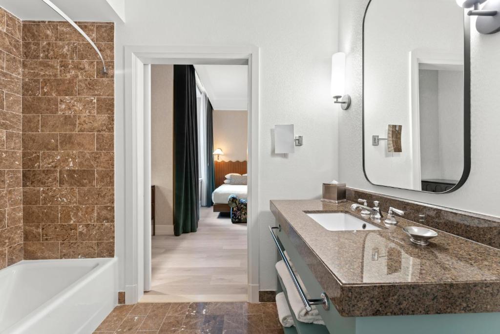 Kimpton Hotel Monaco Baltimore Inner Harbor, an IHG Hotel Image