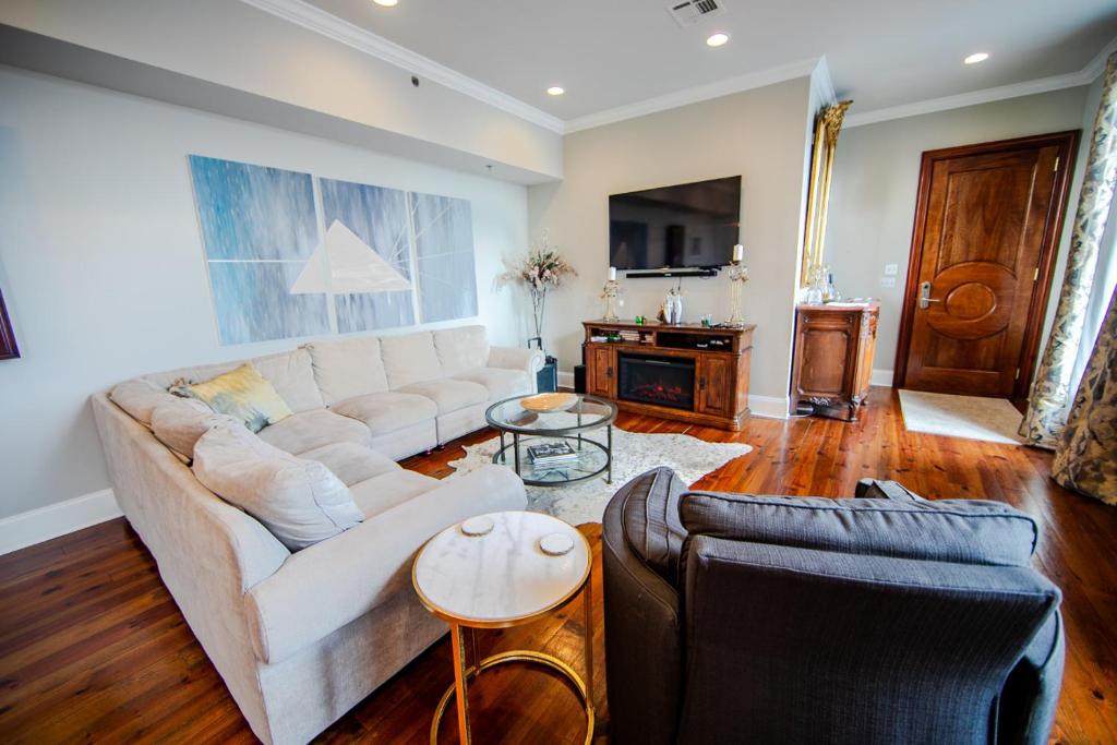 The Frenchman 2bed - 2 bath 5