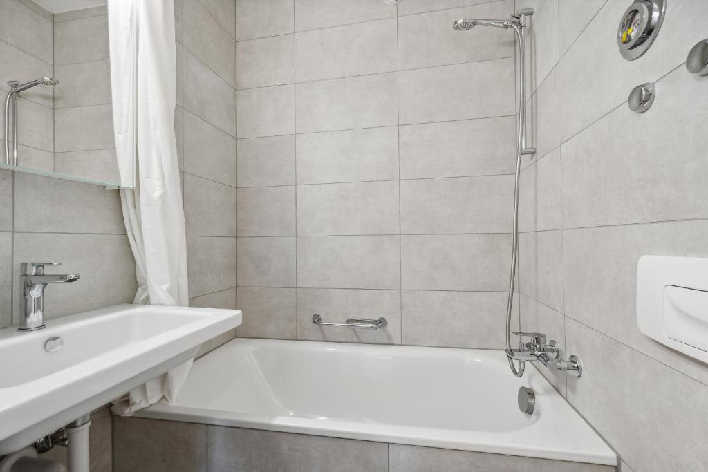 The R Apartment Otilia 7