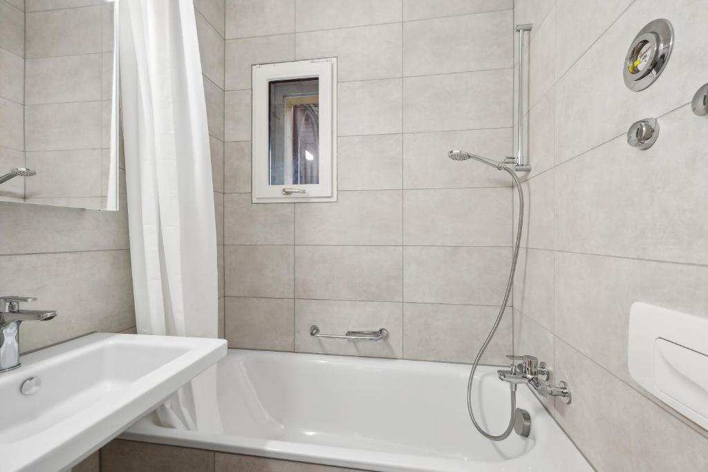 The R Apartment Chrischona 6