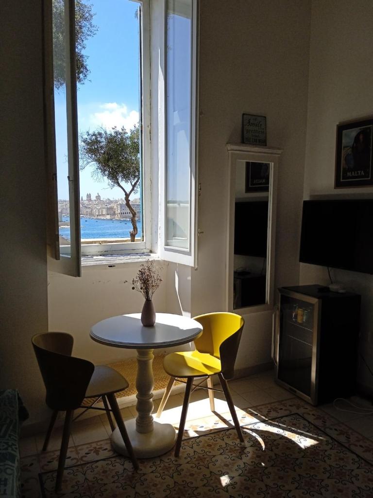 Valletta Grand Harbour Loft 4
