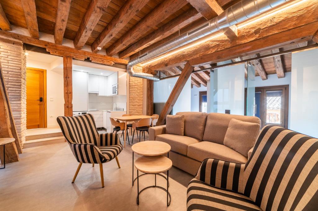 Apartamentos Santa Fe - Calle Armas by Toledo AP 7